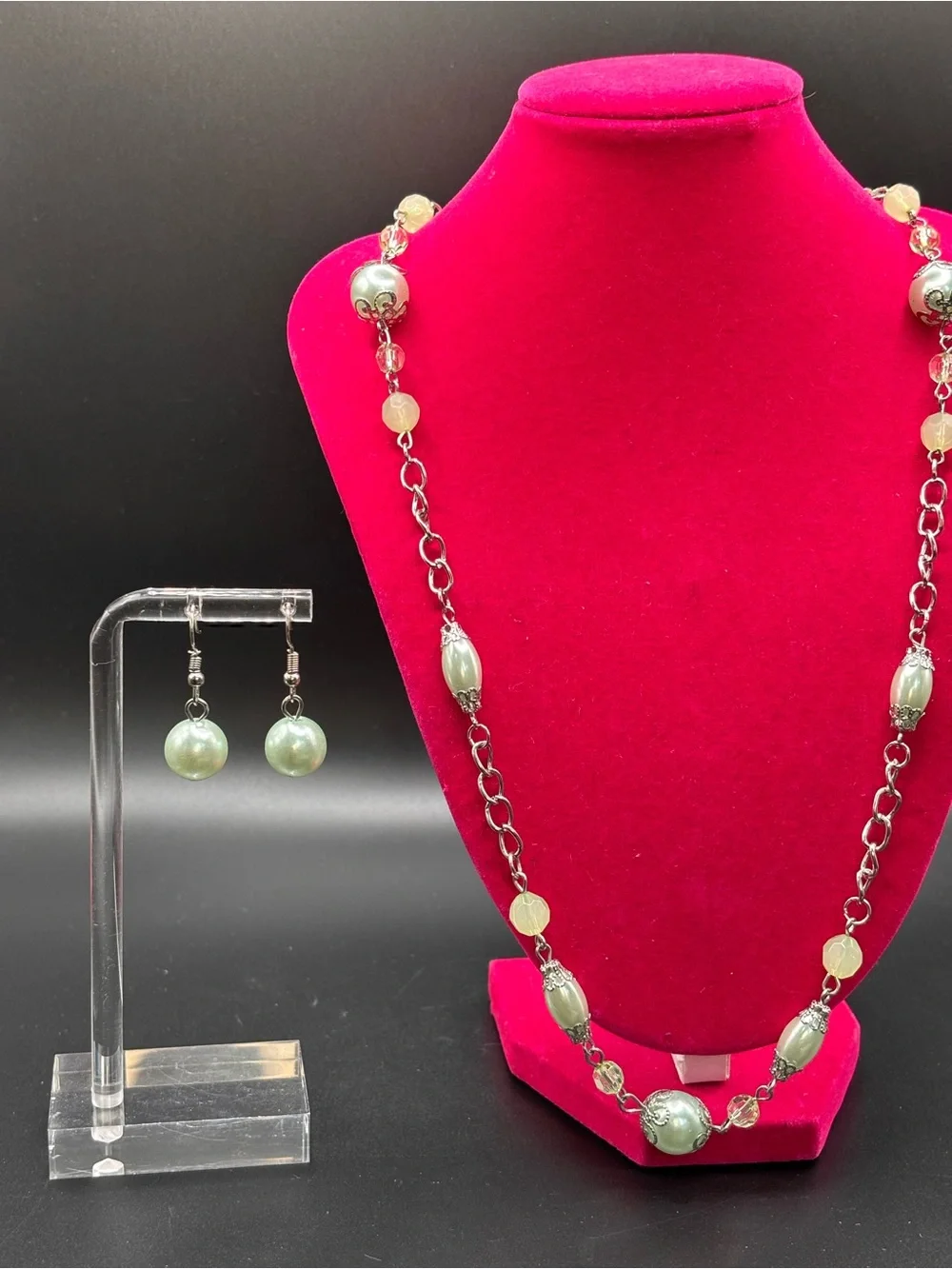 NWOT Pale Mint Green Pearl & bead Necklace and Earring Set